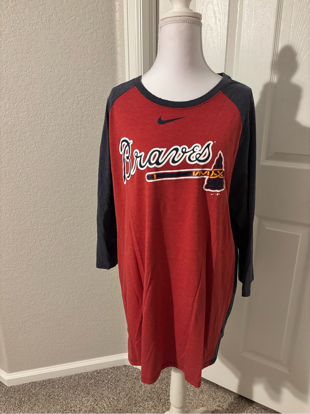 Men’s Nike Atlanta Braves Raglan Tee - size XL